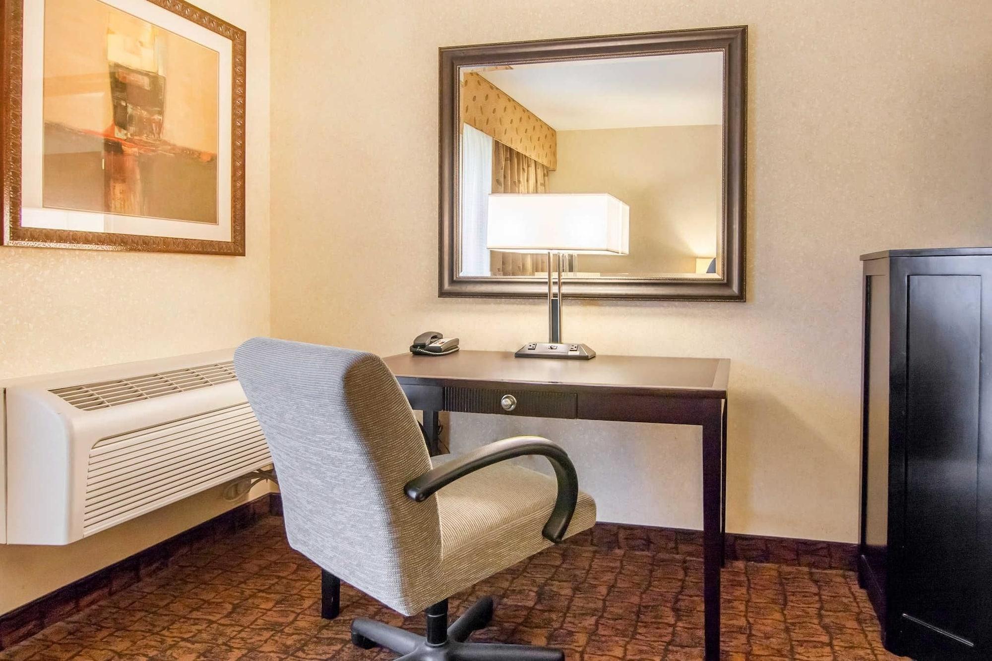 Comfort Inn & Suites Линкън Сити Екстериор снимка