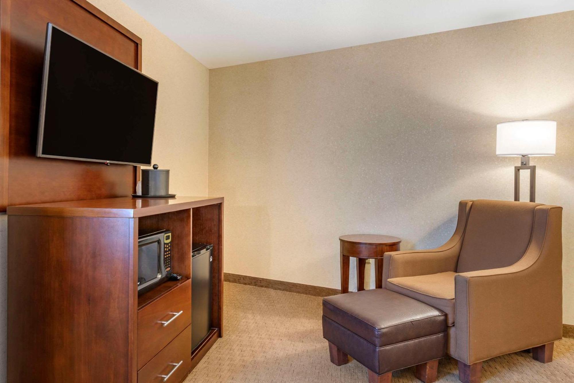 Comfort Inn & Suites Линкън Сити Екстериор снимка
