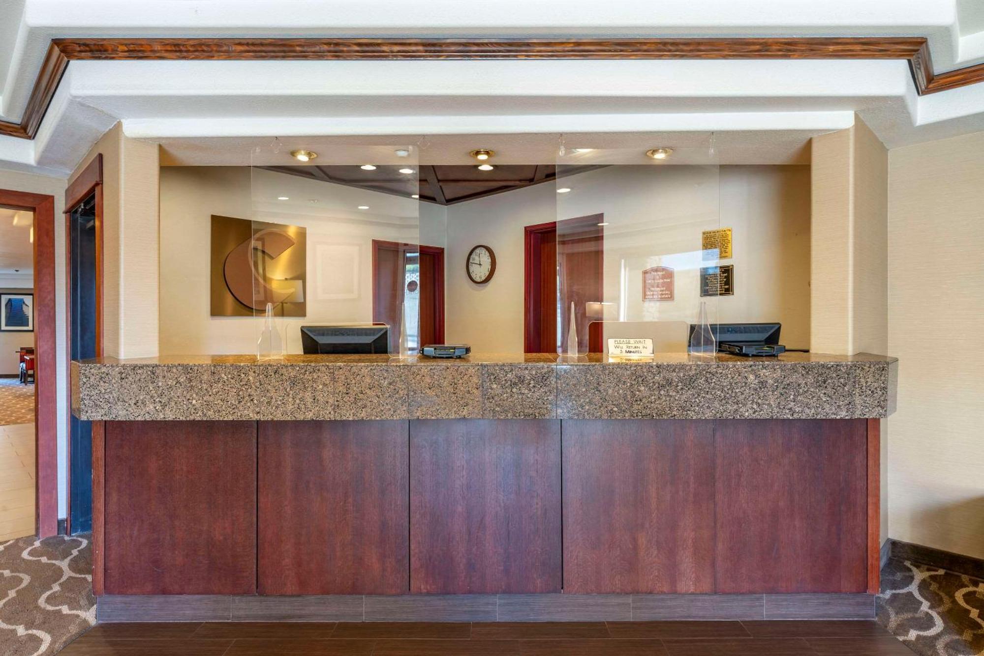 Comfort Inn & Suites Линкън Сити Екстериор снимка